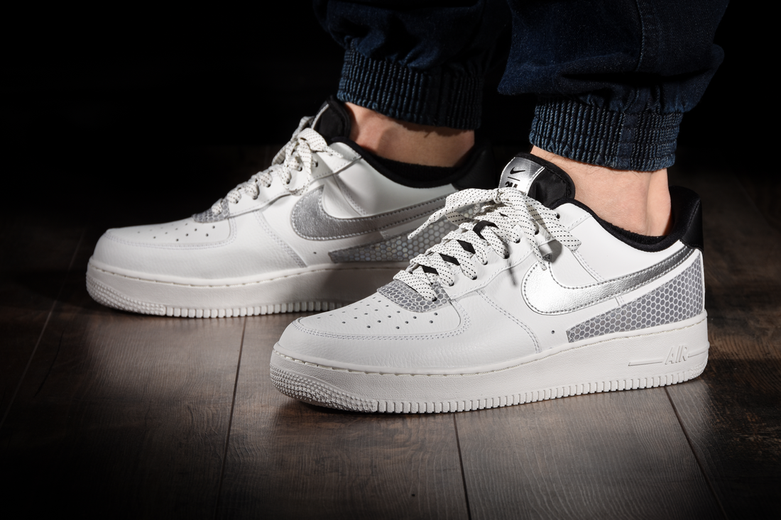 NIKE AIR FORCE 1 LOW '07 LV8 3M SUMMIT WHITE pro €105,00