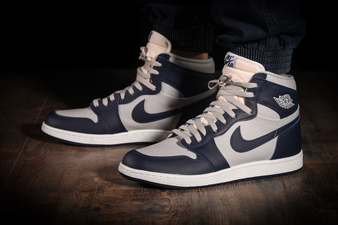 NIKE AIR JORDAN 1 RETRO HIGH OG '85 GEORGETOWN pro €295,00